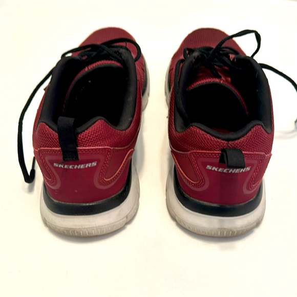 Skechers men’s sneakers size 12 W.  Excellent condition.   Only slightly worn. - Picture 2 of 6